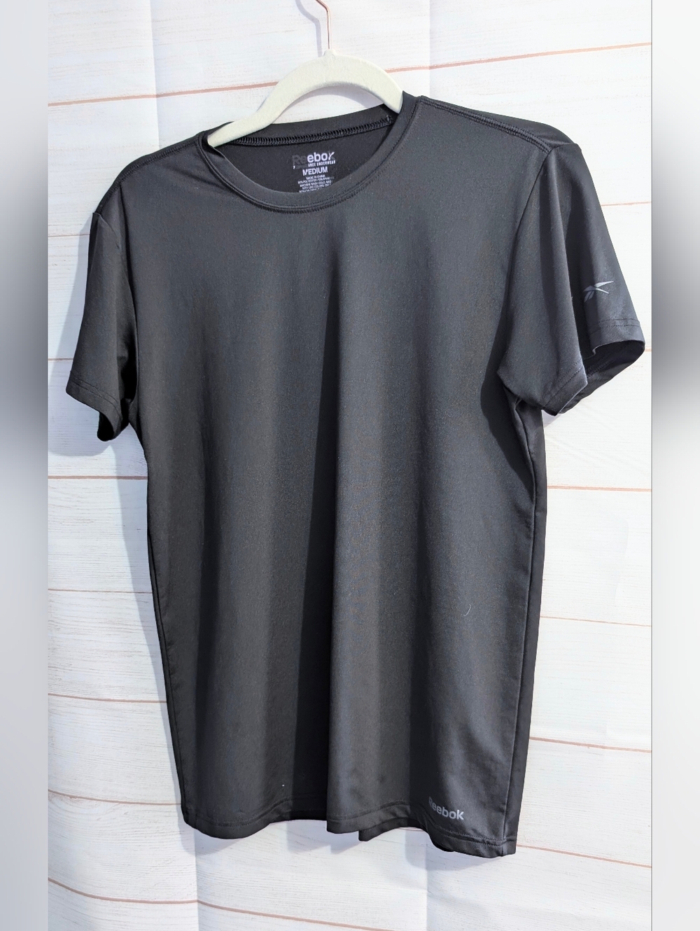 Reebok Black 🖤  Moisture Wicking Lightweight Athletic Shirt  Size M